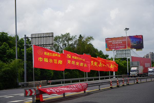 1党员突击队_副本.jpg
